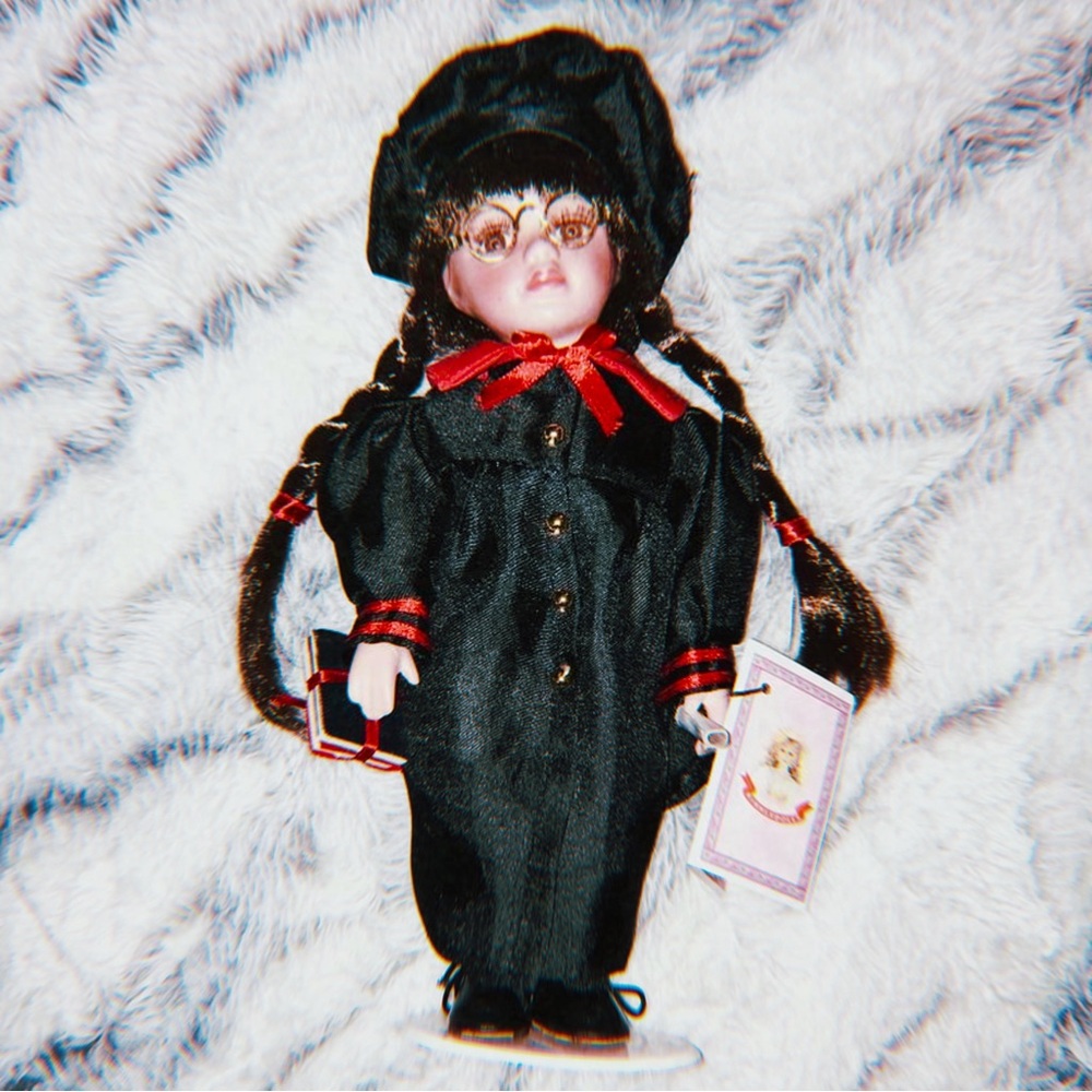 Collectable Limited Edition Graduate “Julianna” Kinnex Doll (W/Certificate)